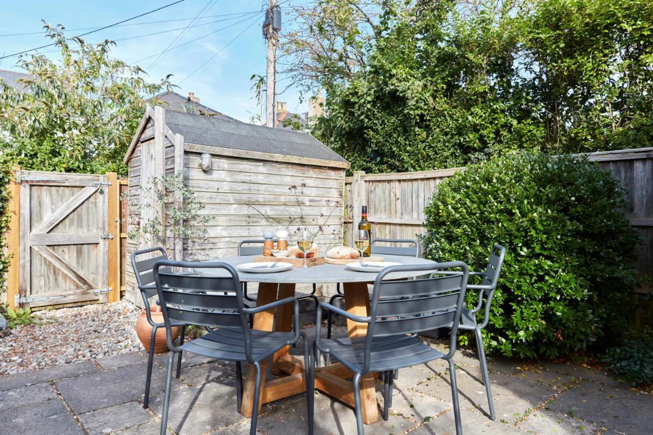 A Cool Coastal Retreat On Kingsdown Beach - The White House Villa Deal Dış mekan fotoğraf